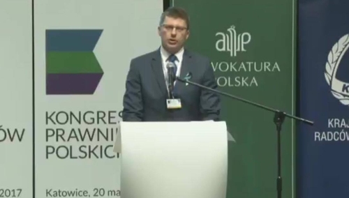 [video] Prawnicy opuszczają salę podczas przemówienia wiceministra nt. nieprawidłowości w ich środowisku