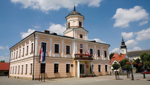 Francuska gmina zrywa stosunki z polskim miastem partnerskim Tuchów. Przyczyną uchwała o LGBT