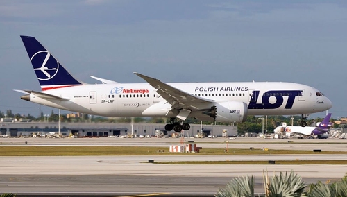 LOT z przytupem wchodzi na niemiecki rynek lotniczy. Condor Airlines w rękach Polskiej Grupy Lotniczej