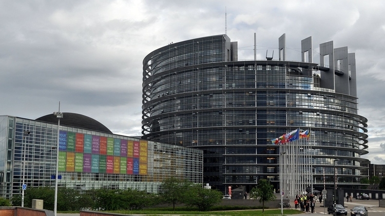 Parlament Europejski przyjął rezolucję krytykującą projekt "Stop pedofilii"