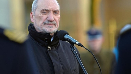 Antoni Macierewicz odpowiada na tekst Onetu: Wczoraj byłem Stalinem, dziś szastam kasą jak szejk arabski