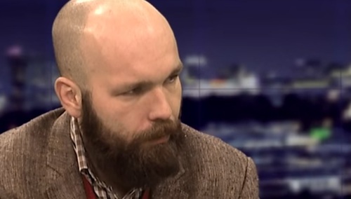 Mucha odpowiada Zandbergowi: Jak ja jeździłem do sierot z Syrii,to Pan prasował koszulkę z Marksem