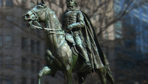 Nie tylko pomnik Kościuszki. Lewaccy bojówkarze zniszczyli również pomnik Kazimierza Pułaskiego