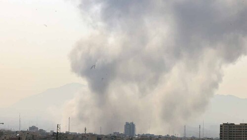 Kłęby dymu nad Teheranem