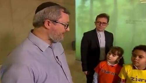 [video] Pracownik Muzeum POLIN do dzieci: Kiedy Żydzi przybyli 1000 lat temu, tereny Polski porastał las