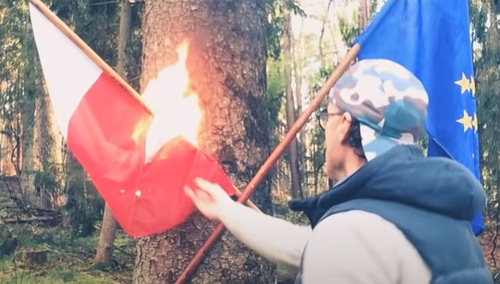 [video] Święto flagi. Działacz LGBT spalił polską flagę