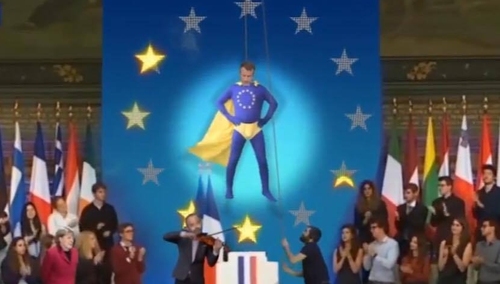 [video] Emmanuel Macron jako Kapitan Europa, czyli jak Francuzi kpią z europejskiej misji prezydenta