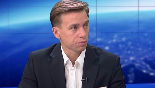 Krzysztof Bosak o nowym otwarciu w sprawie spalenia budki pod ambasadą Rosji