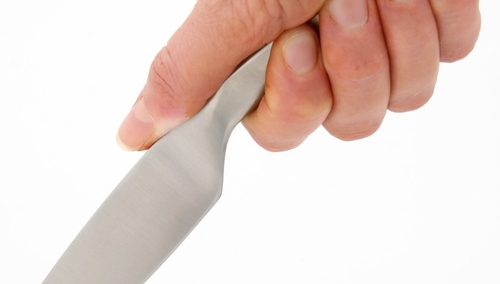 Ojciec zaatakował syna... bo nie zrobił porządku z truskawkami