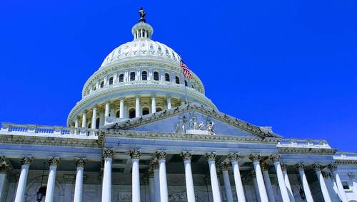 Ujawniono list amerykańskich kongresmenów do premiera Morawieckiego. Są naciski