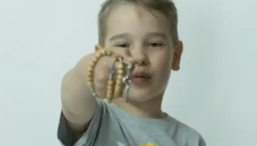 [video] Spot #RespectUs dla Alfiego Evansa. "Jego tata walczy z potworami". Podaj dalej