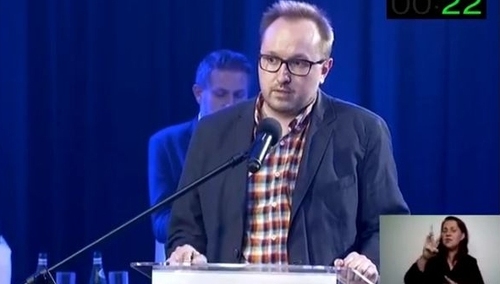 Urzędnik z Żoliborza zadawał Trzaskowskiemu pytanie jako dziennikarz. Jest komentarz Ratusza