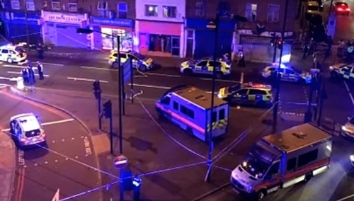 Atak w Londynie: kierowca furgonetki wjechał w ludzi w pobliżu meczetu