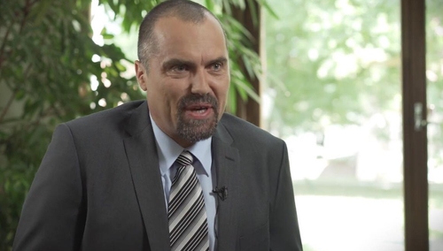 Szwajc. gazeta o "polskim reżimie". Amb. Kumoch: "Jej głównym przesłaniem jest supremacjonizm wobec..."