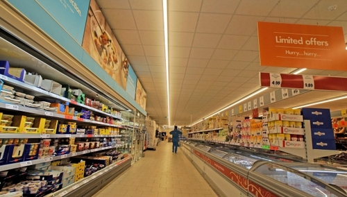 Emilewicz: nie przewidujemy wznowienia handlu w niedziele