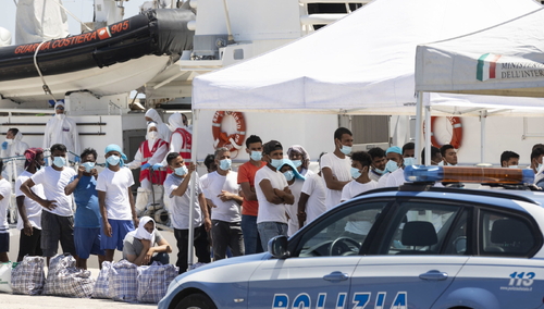 Włochy: "Nie rozumiem premiera". Burmistrz wyspy Lampedusa apeluje o natychmiastową ewakuację migrantów