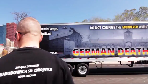 Ciężarówka #GermanDeathCamps pojawiła się na paradzie 3 maja w Chicago