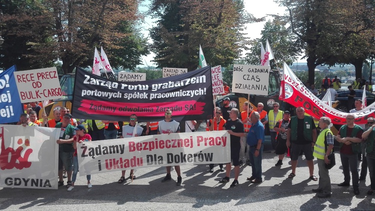 Protestują w obronie miejsc pracy w porcie