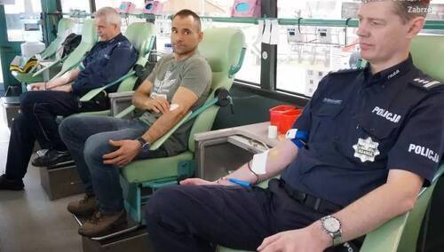 Przemysław Jarasz: „SpoKREWnieni służbą”: mundurowi z Zabrza i okolic oddali 11 litrów krwi
