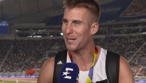 Medium Agory cytuje sportowca który mówi, że modli się przed biegiem. Fala krytyki w komentarzach