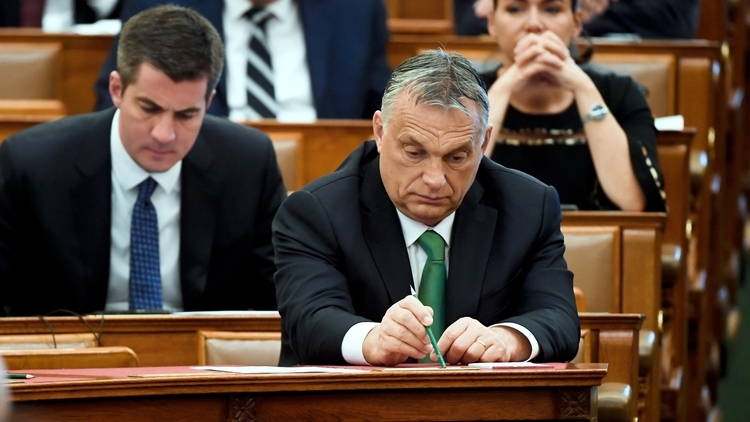 Polak-Węgier dwa bratanki? Platforma Obywatelska poparła wyrzucenie Fideszu z EPP