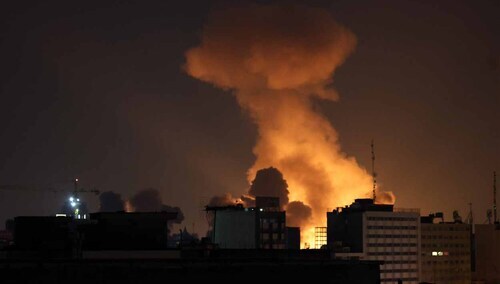 Kłęby dymu nad Teheranem po amerykańsko-izraelskich atakach