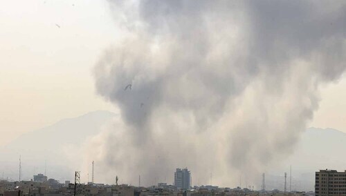 Gęsty dym w Teheranie po ataku Stanów Zjednoczonych i Izraela