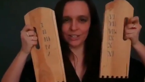 [video] KO nie dała Jachirze poszaleć w Sejmie, więc wyżyła się na TT. "Dekalog PiS" - "Co na to lekarz?"