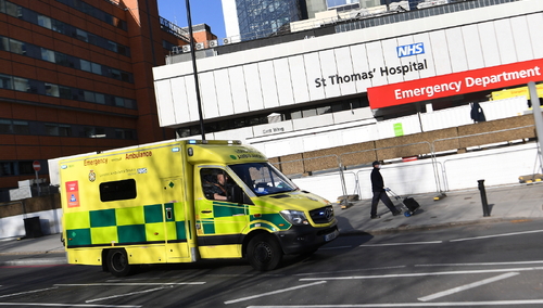 Wielka Brytania: Najtragiczniejsza doba od początku epidemii. Blisko tysiąc kolejnych ofiar śmiertelnych