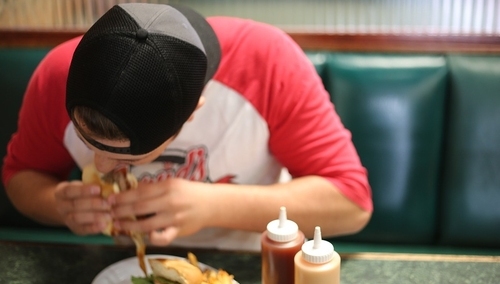 Wiesz co je twoje dziecko? Inspektorzy sprawdzili jak są karmieni uczniowie i studenci