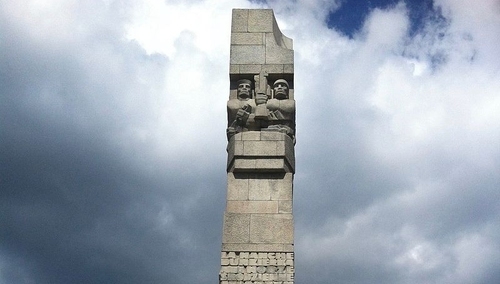 Prawy Sierpowy: Po osiemdziesięciu latach Westerplatte "broni się nadal"