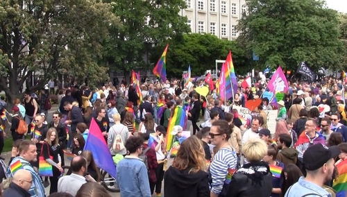 Brytyjski dyplomata afiszuje się udziałem w Paradzie Równości w Gdańsku: "Mamy przyjemność..."