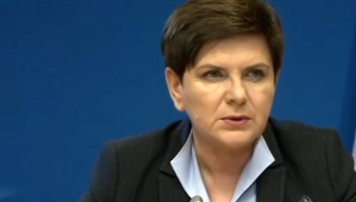 Przekroczono granice kuriozum? Nowy powód ataku #SilniRazem na Beatę Szydło... Bo patrzyła w okno
