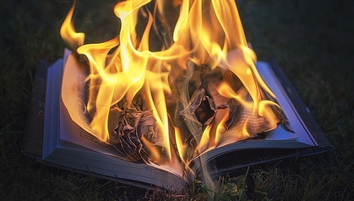 Jerzy Bukowski: Antykościelne ognisko