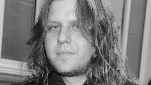 Nieprawidłowości w sprawie pochówku Piotra Woźniaka-Staraka. Czy ciało zostanie przeniesione?