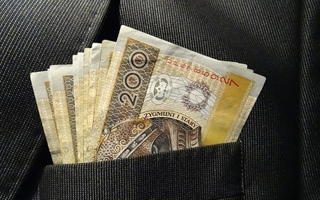 Senat: kwota wolna od podatku 6600 złotych dla najmniej zarabiających