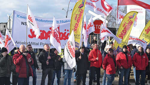 Protestujący ludzie