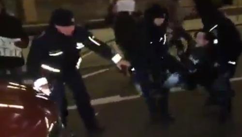 [video] Pamiętacie Winiarskiego? To ten co szybko zdrowieje. Kładł się przed samochodem Ogórek