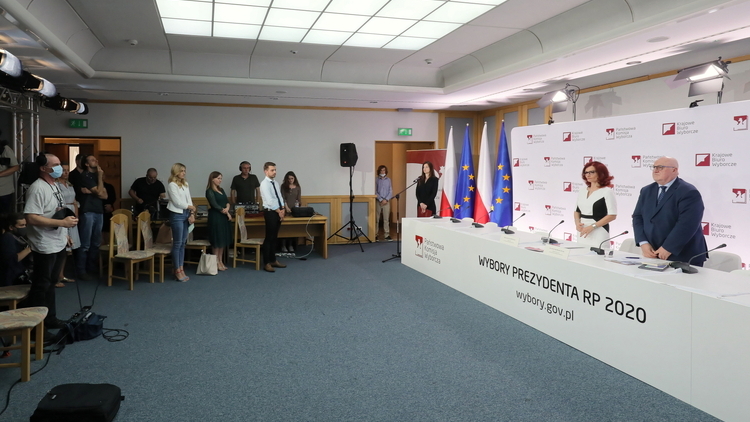 Trwa cisza wyborcza. Za jej złamanie grozi nawet 1 mln zł grzywny