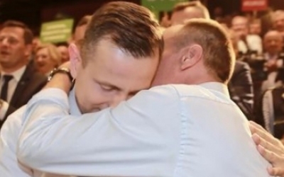 Komentarze uścisków liderów Koalicji Polskiej: "Honecker z Breżniewem by pozazdrościli", "Gorzko, gorzko"