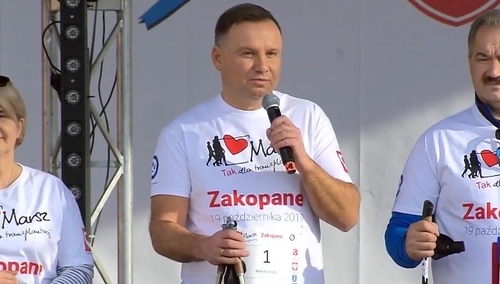 Koszulka wystawiona na WOŚP przez prezydenta Dudę, sprzedała się za... 200 tys. złotych