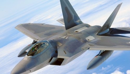 Syryjskie MSZ potępia atak lotnictwa państw należących do NATO: "Barbarzyńska i brutalna agresja"