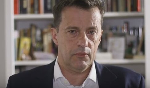 [Video] W. Gadowski do Zofii Klepackiej: "Niech się pani trzyma, wspomożemy panią!"