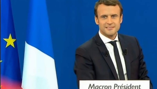 Macron chce zapłodnienia in vitro dla par lesbijskich. Francuzi protestują