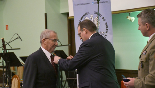 Zjazd działaczy opozycji antykomunistycznej. Odznaczenie dla M. Jankowskiego z "S" w Zielonej Górze