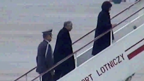 [video] Ujawniony przez SKW film z wylotu TU154 z Okęcia.  Para Prezydencka wsiada do samolotu