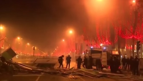 [video] Kolejny dzien strajków. Francja pogrąża się w chaosie