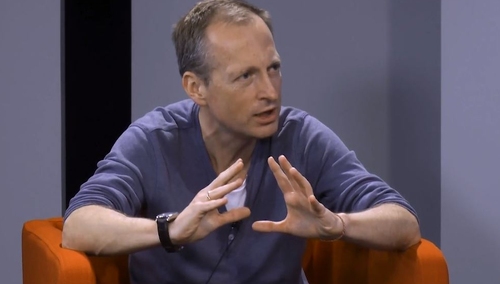 "I po co Pan kłamie?", "Wyznacza Pan nowe dno". Kłótnia Śpiewaka i Piaseckiego na Twitterze