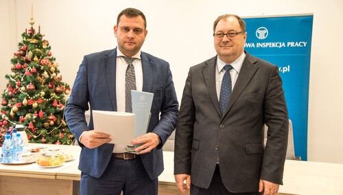 Michał Ossowski, redaktor naczelny „TS” z nagrodą Głównego Inspektora Pracy