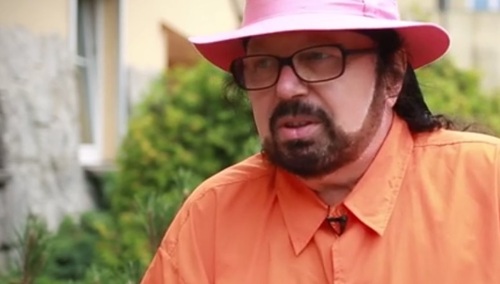 Myślicie, że się zawstydził? Hołdys jedzie dalej z akcją #NieŚwirujIdźNaWybory. Z pretensjami do Onetu